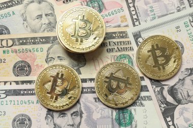 Altın para kripto para biriminin arka planına karşı Bitcoin. Demir