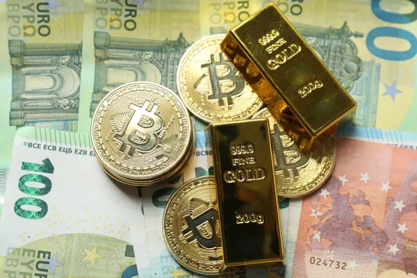 Altın para kripto para biriminin arka planına karşı Bitcoin. Demir