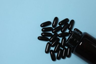 Mavi arkaplanda gevşek haplar