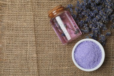 Çuval bezinde lavanta ve lavanta yağı