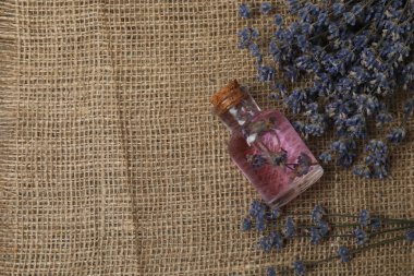 Çuval bezinde lavanta ve lavanta yağı