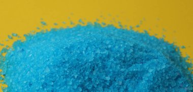 Holi için renkli tozlu mavi arkaplan