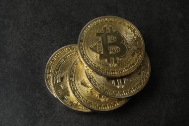 Bitcoin altın, para siyah arkaplan