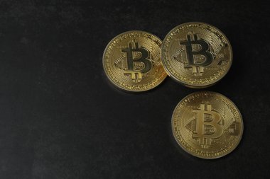 Bitcoin altın, para siyah arkaplan