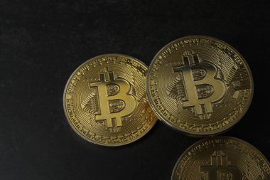 Bitcoin altın, para siyah arkaplan