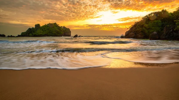 stock image The sea when the waves hit the rocks and the blue sky has a beautiful, natural, beautiful beach that is a tourist attraction of Bang Saphan District. Prachuap Khiri Khan Province.