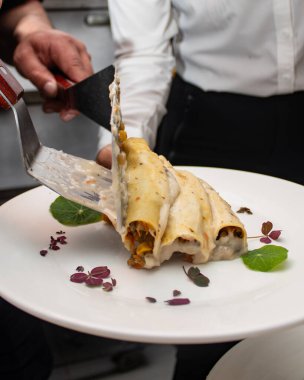 Soslu nefis bir gurme.