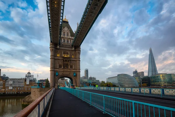Historický Most Přes Řeku Temži Panorama Města Během Dramatického Východu — Stock fotografie