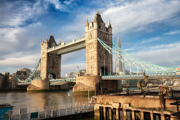 Thames Nehri Üzerindeki Tarihi Köprü Cityscape Skyline Dramatik Gündoğumunda Londra — Stok fotoğraf