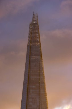 Dramatik günbatımında Modern Mimarlık Binası. Londra şehri, Birleşik Krallık. Seyahat Hedefi
