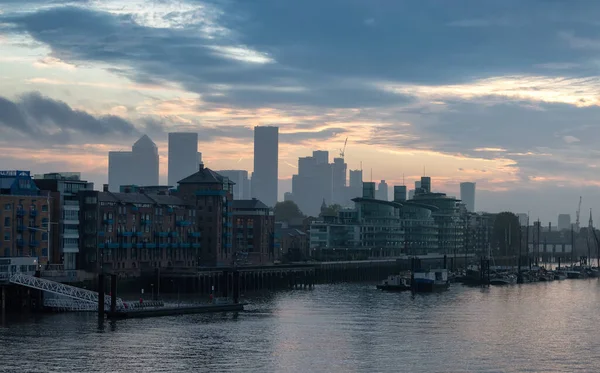 스카이라인 인상적 일출을 수있다 런던의 목적지 — 스톡 사진