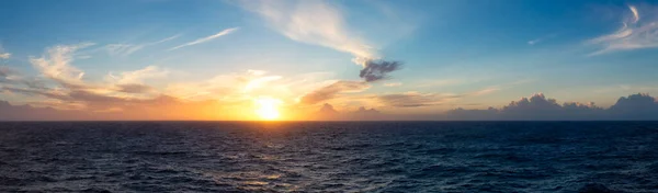 Драматическое Красочное Небо Над Атлантическим Океаном Облачный Фон Панорама — стоковое фото