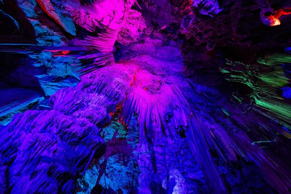 Jeskyně Saint Michaels Barevnými Světly Formace Přírodního Kamene Gibraltar Velká — Stock fotografie