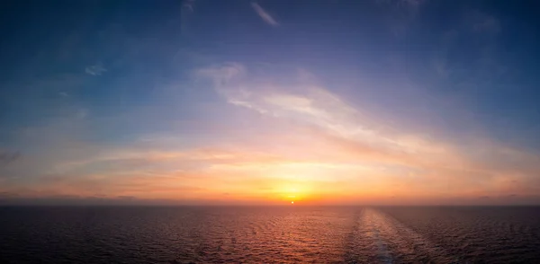 Dramatický Barevný Západ Slunce Oblohy Nad Středozemním Mořem Oblaka Příroda — Stock fotografie