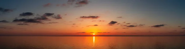 Драматическое Красочное Закатное Небо Над Средиземным Морем Облачный Фон Панорама — стоковое фото