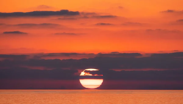 Dramático Colorido Céu Nascente Sol Sobre Mar Tirreno Céu Vermelho — Fotografia de Stock