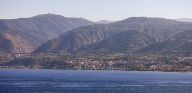 Deniz Kenti. Messina, Villa San Giovanni, İtalya. Güneşli Sabah.