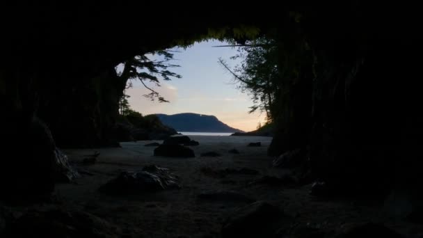 Cueva Junto Playa Arena Pacific Ocean Coast View Sunset Sky — Vídeo de stock