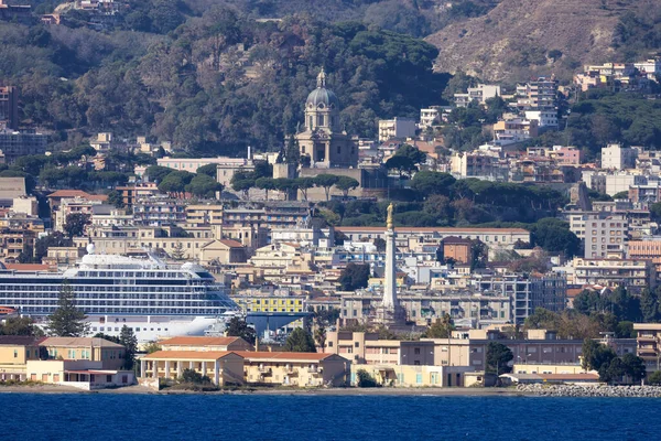 Innenstadt Meer Mit Bergkulisse Messina Sizilien Italien Sonniger Morgen — Stockfoto