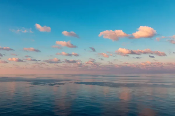 Dramatischer Bunter Sonnenaufgangshimmel Über Dem Mittelmeer Geschwollene Wolken Wolkenlandschaft Natur — Stockfoto
