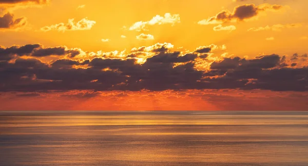 Dramático Cielo Colorido Del Amanecer Sobre Mar Mediterráneo Cielo Rojo — Foto de Stock