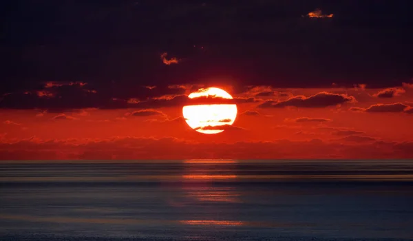 Dramatický Barevný Východ Slunce Oblohy Nad Středozemním Mořem Abstraktní Rudé — Stock fotografie