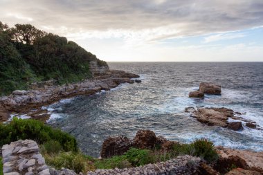 Rocky Coast, İtalya 'nın Sorrento şehrindeki bir parkta. Amalfi Sahili. Doğa Arkaplanı