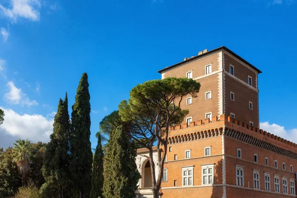 Old Architectural Design Homes Rom Italien Solig Molnig Himmel — Stockfoto