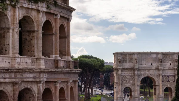 Fornlämningar Rom Italien Kolosseum Solig Molnig Himmel — Stockfoto