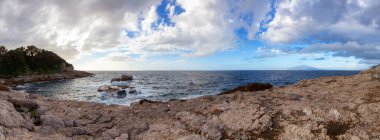 Rocky Coast, İtalya 'nın Sorrento şehrindeki bir parkta. Amalfi Sahili. Doğa Arkaplan Panoraması