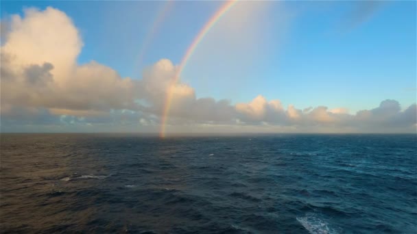 Драматическое Красочное Небо Над Северной Атлантикой Rainbow Облачный Фон Slow — стоковое видео