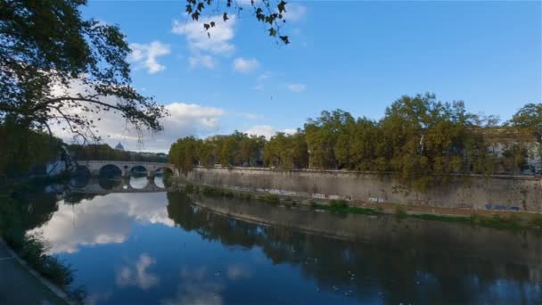 River Tiber Bridge Historic City Rome Italy Sunny Cloudy Day — Stock video
