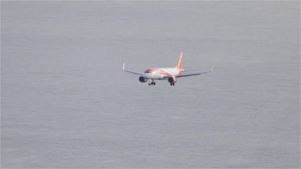 Gibraltar United Kingdom October 2022 Easyjet Airplane Landing Airport Sunny — Stock video
