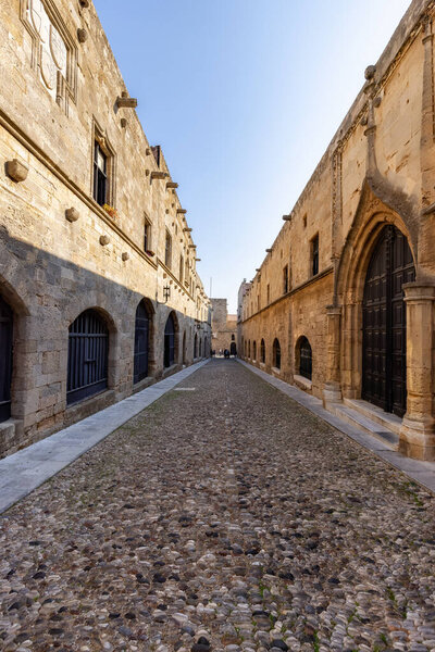 Улица Рыцарей Рода в Греции. Историческая достопримечательность Старого города.