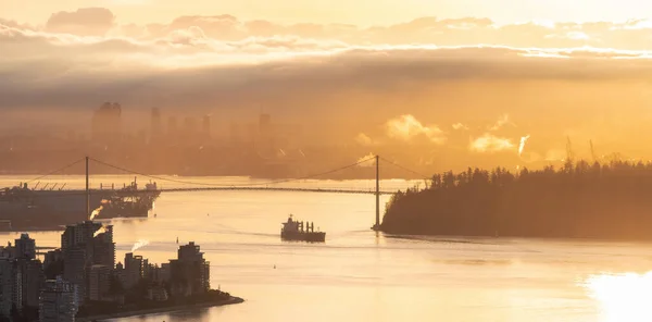 Lions Gate Bridge Ship Leaving Port Downtown Vancouver British Columbia — Stock Photo, Image
