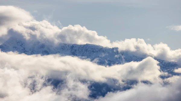 Tantalus Range Covered Snow Clouds Winter Season Whistler Squamish British — Fotografia de Stock