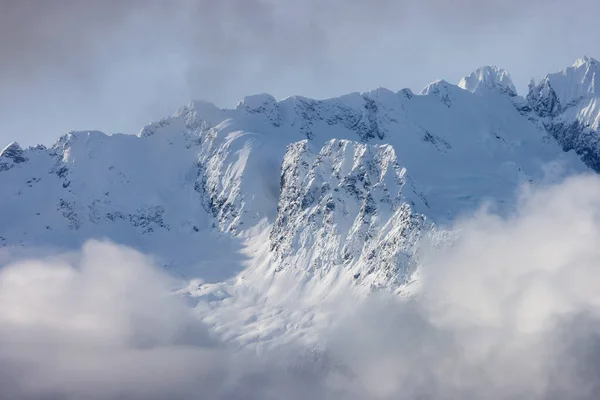 Tantalus Range Covered Snow Clouds Winter Season Whistler Squamish British — стоковое фото