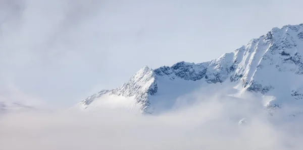 Tantalus Range Covered Snow Clouds Winter Season Whistler Squamish British — Stock Photo, Image