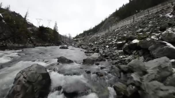 Cepat Lewat Dekat Sungai Ngarai Canadian Nature Musim Dingin Sea — Stok Video