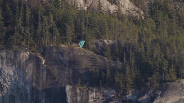 Paraglider Flying Chief Mountain Squamish Canada Slow Motion Winter Sunset — Vídeo de stock