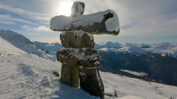 Whistler British Columbia Canada Beautiful View Statue Top Blackcomb Mountain — Stockvideo