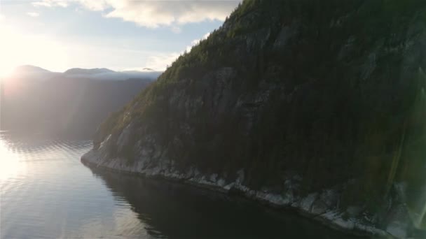 Entrada Océano Con Montañas Rocosas Paisaje Canadiense Antecedentes Naturaleza Aérea — Vídeos de Stock