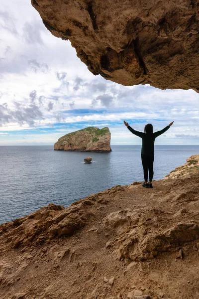 Adventurous Woman Cave Rocky Coast Cliffs Mediterranean Sea Regional Natural — Stok fotoğraf