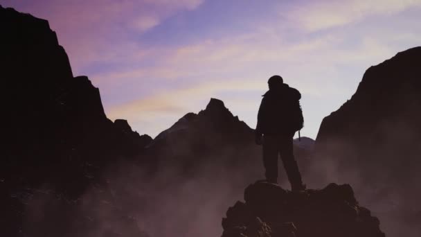Adventure Man Top Rocky Mountain Landscape Nature Background Cloudy Sky — 비디오