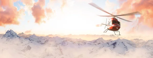 Helicóptero Voando Sobre Montanhas Rochosas Durante Pôr Sol Colorido Paisagem — Fotografia de Stock