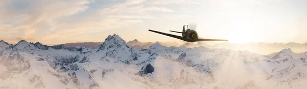Militärt Flygplan Som Flyger Över Bergstopparna Konvertering Flygplan Flyglandskap Från — Stockfoto