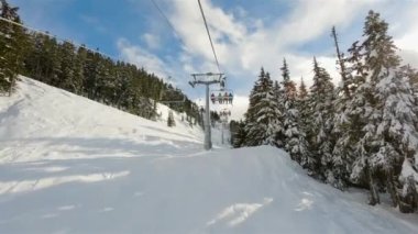 Kış sezonunda Whistler Dağı Kayak Tesisi. Whistler, British Columbia, Kanada. Yavaş Sinema Sineması