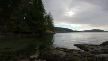 Amiralty Point Park 'taki Okyanus Kıyısı Manzarası, Port Moody, British Columbia, Kanada. Kış Sezonu.