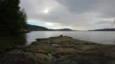 Amiralty Point Park 'taki Okyanus Kıyısı Manzarası, Port Moody, British Columbia, Kanada. Kış Sezonu.