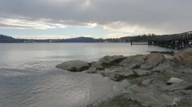 Amiralty Point Park 'taki Okyanus Kıyısı Manzarası, Port Moody, British Columbia, Kanada. Kış Sezonu.